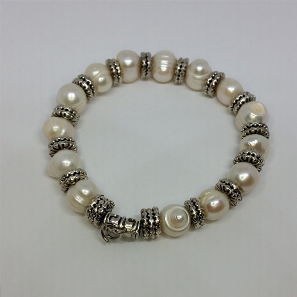 Freshwater ringed pearls stretch bracelet silver tone